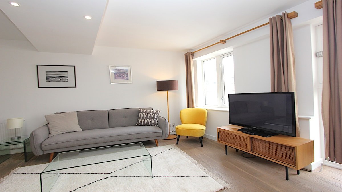 Newly refurbished large 2 bed Central London Apt gallery image 4