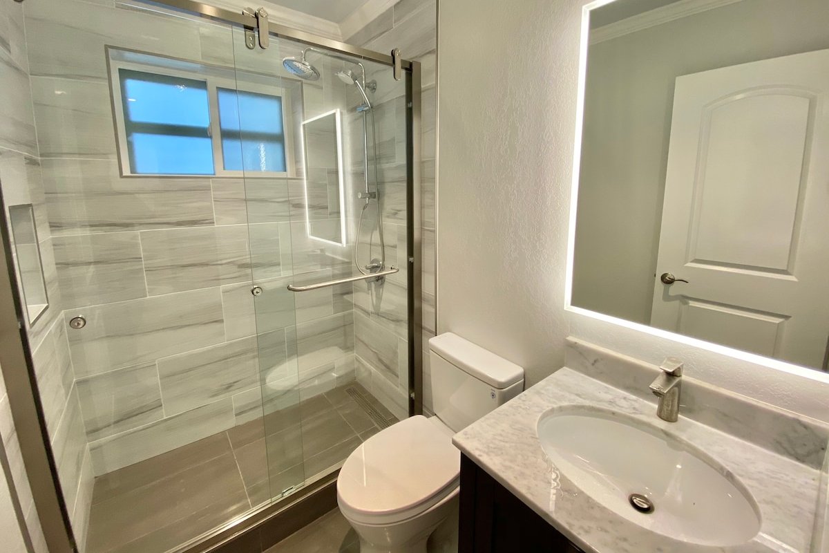 New renovation 7bd/3ba whole house -Deck Views! gallery image 4