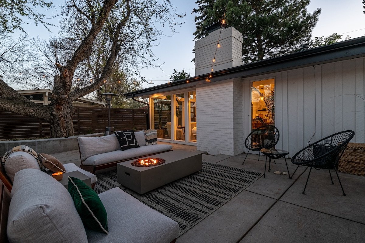 Chic Mid-Mod Cliff May home with hot tub and light gallery image 3