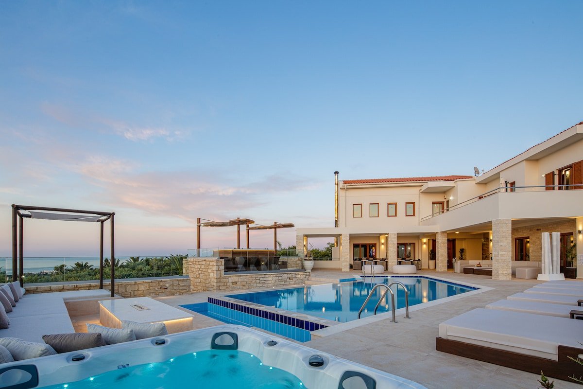 Sea views, sauna, hot tub, mini golf, 2 pools! gallery image 5