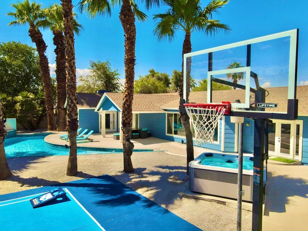 Insta-Worthy Oasis- Pickleball, Heated Pool, Bball gallery image 2