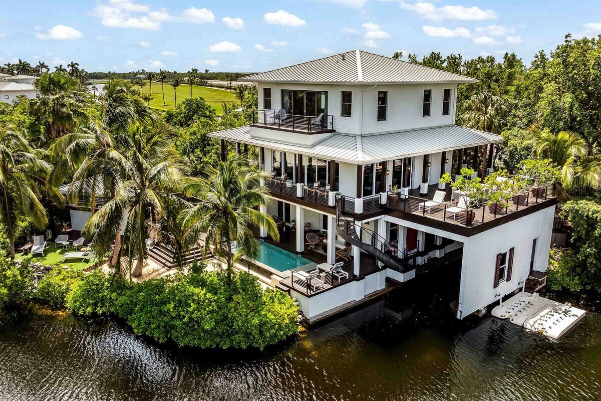 Ritz-Carlton Deckhouse #1 by Grand Cayman Villas gallery image 3