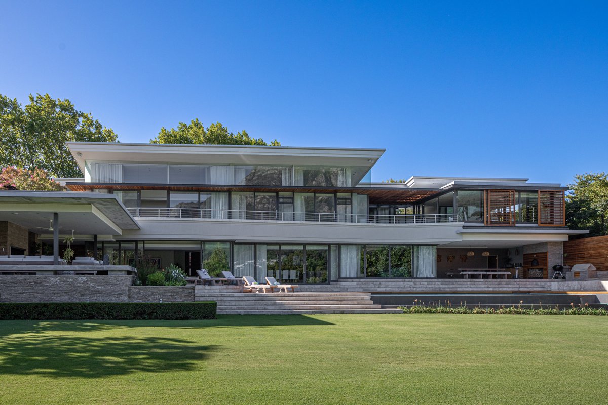 Makomo Masterpiece, by Steadfast Collection