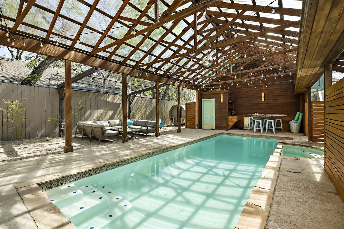 Haven de Luz: A Tranquil Retreat ~ Pool|Spa|Sauna gallery image 3