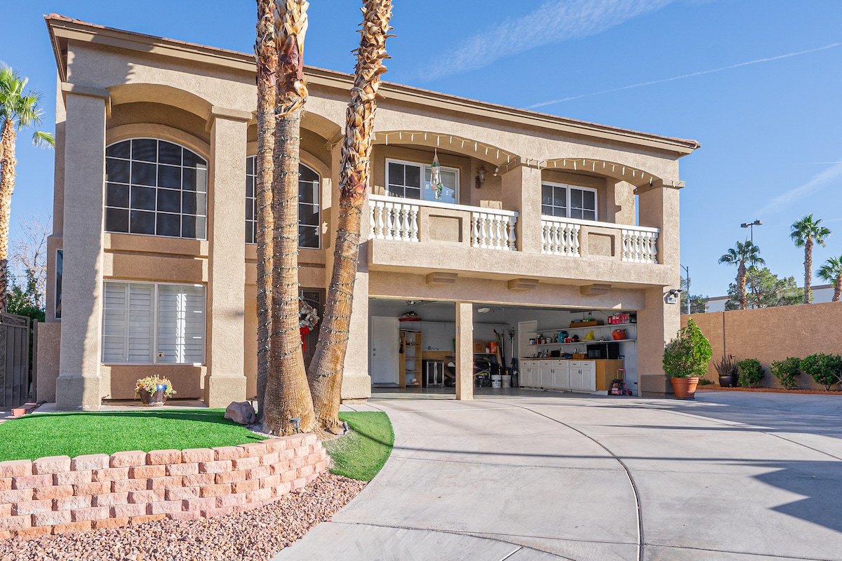 Las Vegas Pool House – Near LV Strip & Airport gallery image 3