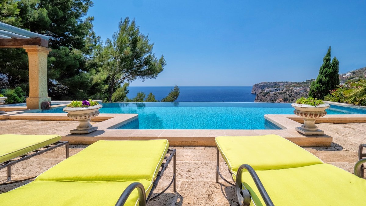 Fabulous views at Cala Llamp gallery image 2