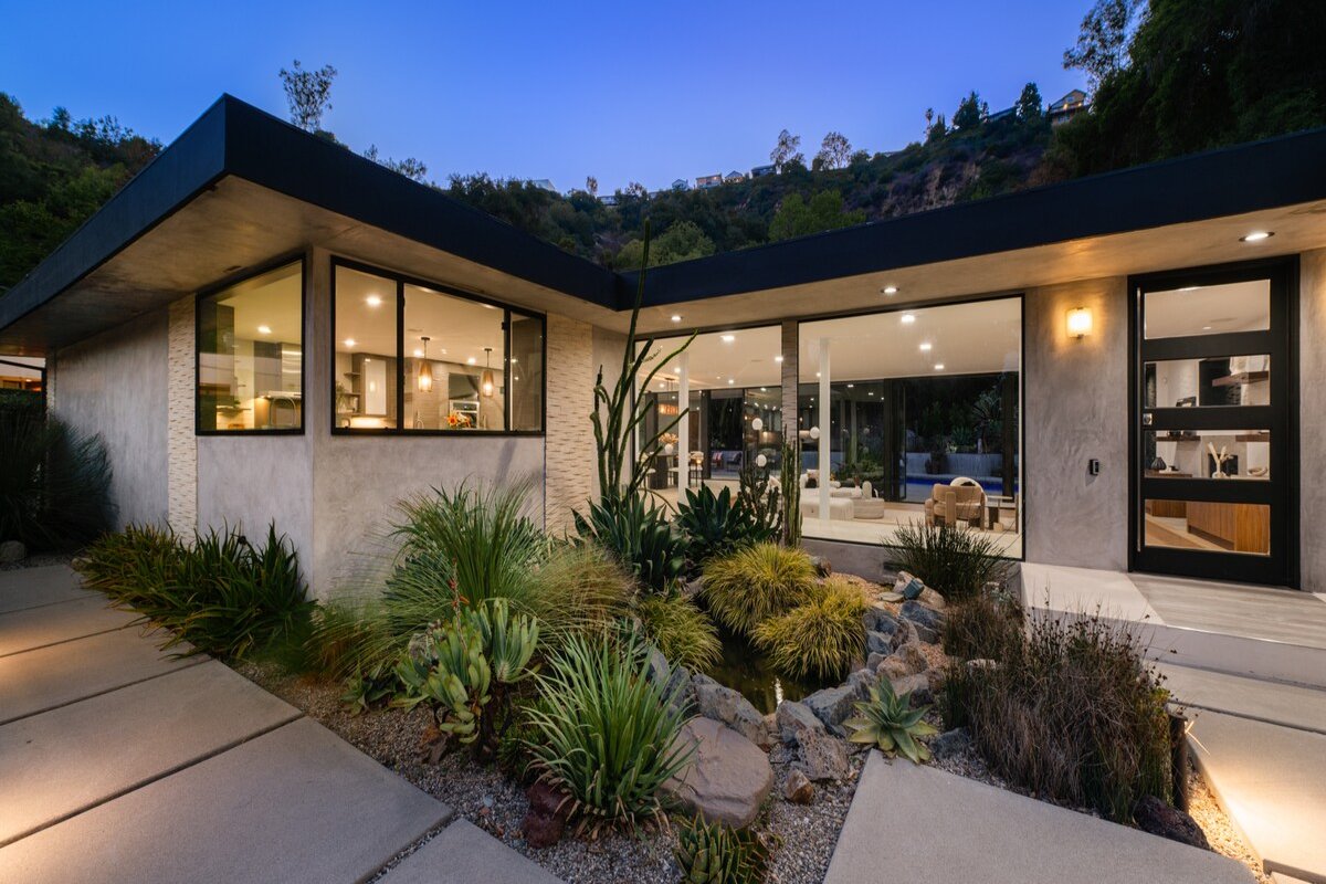 Secluded Beverly Hills Retreat | 1-Acre Oasis gallery image 4