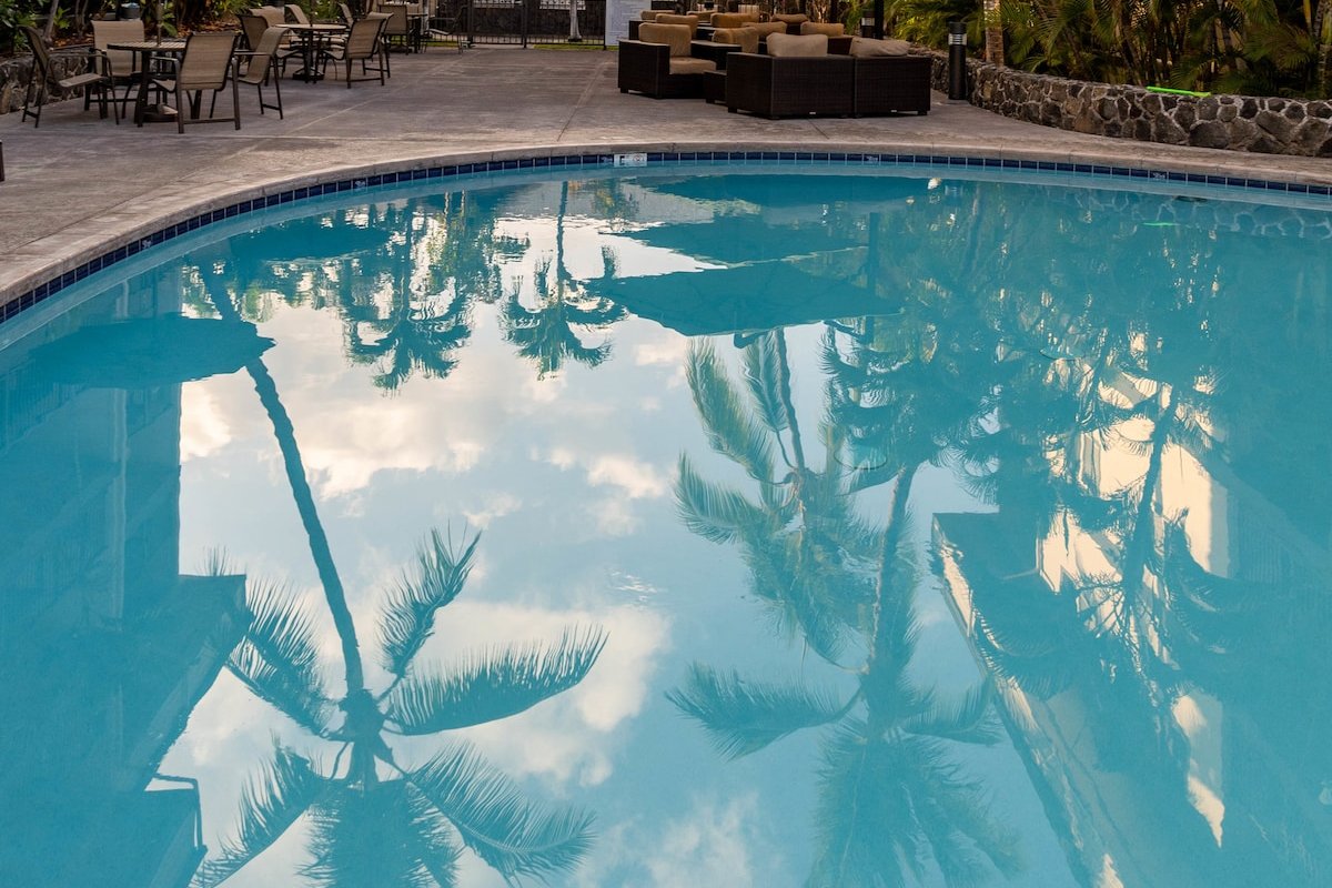 Renovated 2BR, ¼ mile from Sandy Beach, Pool gallery image 2