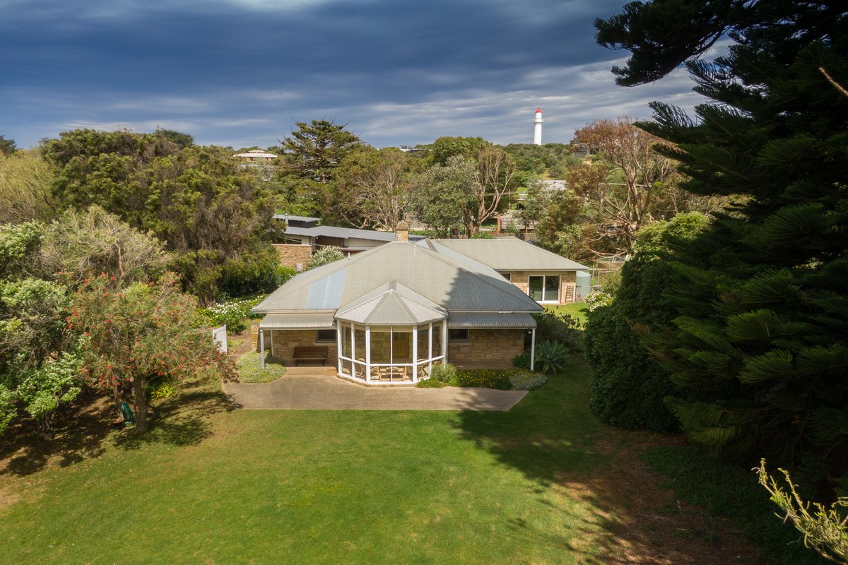 Spacious Beachside Sanctuary, walk 2 beach & shops