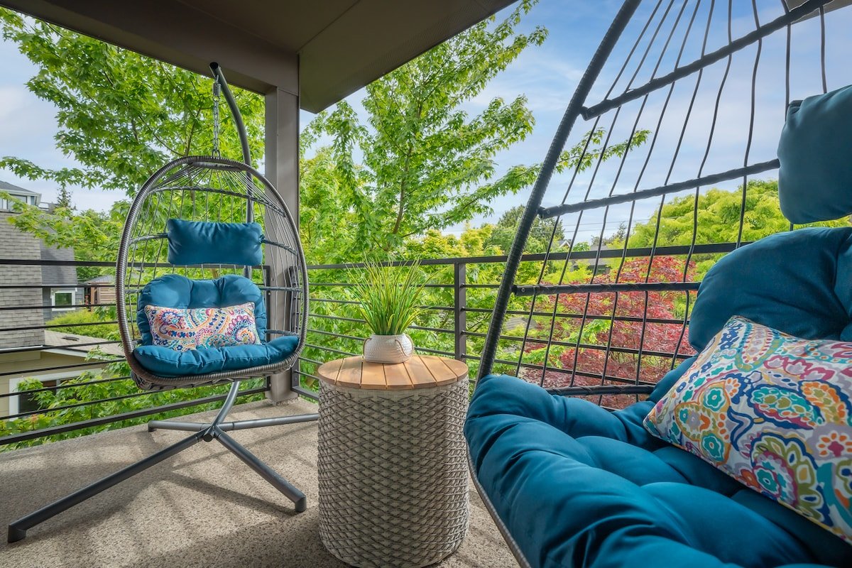 $2m Luxury Green Lake Home ~Walk 2 Lake~A/C~Garage gallery image 5