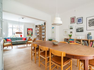 Cool and cosy townhouse in city