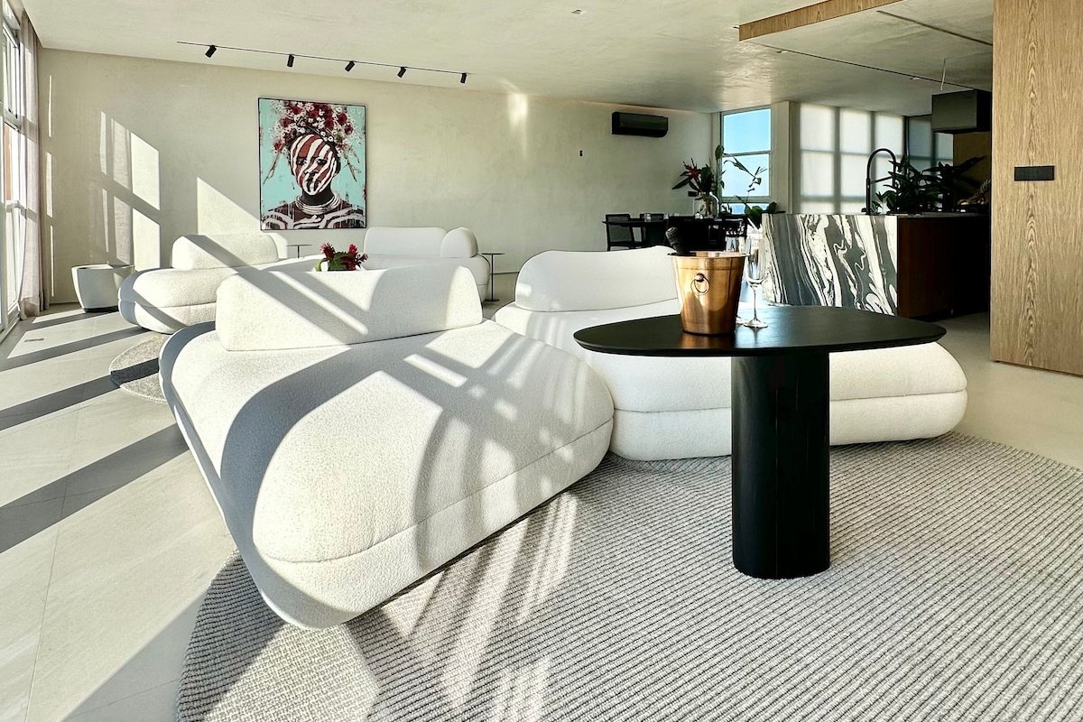 Luxury apartment with ocean view in Ipanema gallery image 3