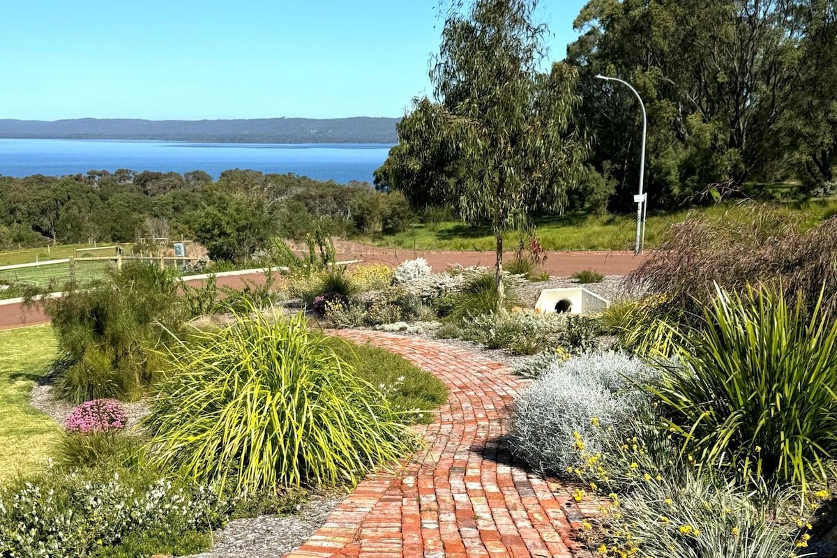 Kwoorabup Views: Luxury home with inlet views gallery image 3