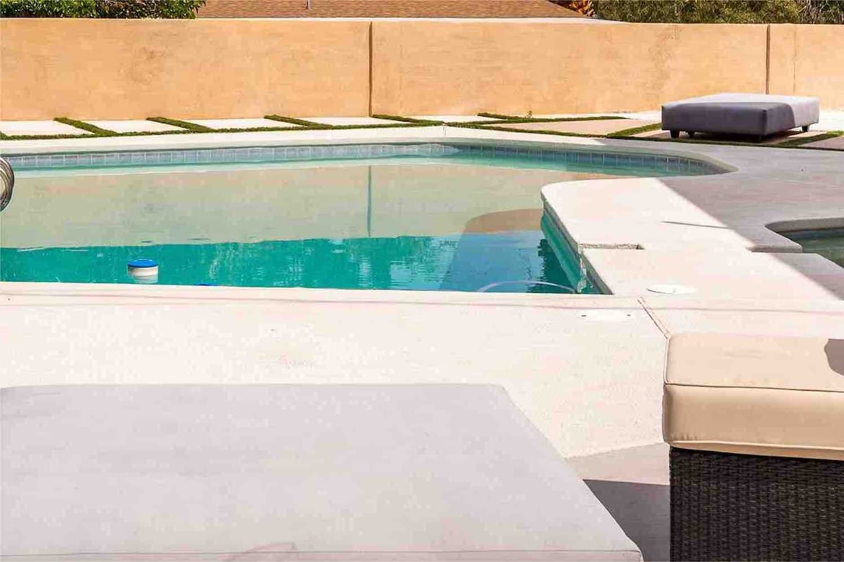 Vegas Oasis Near Strip – 5bdr. 4.5 Bath gallery image 3