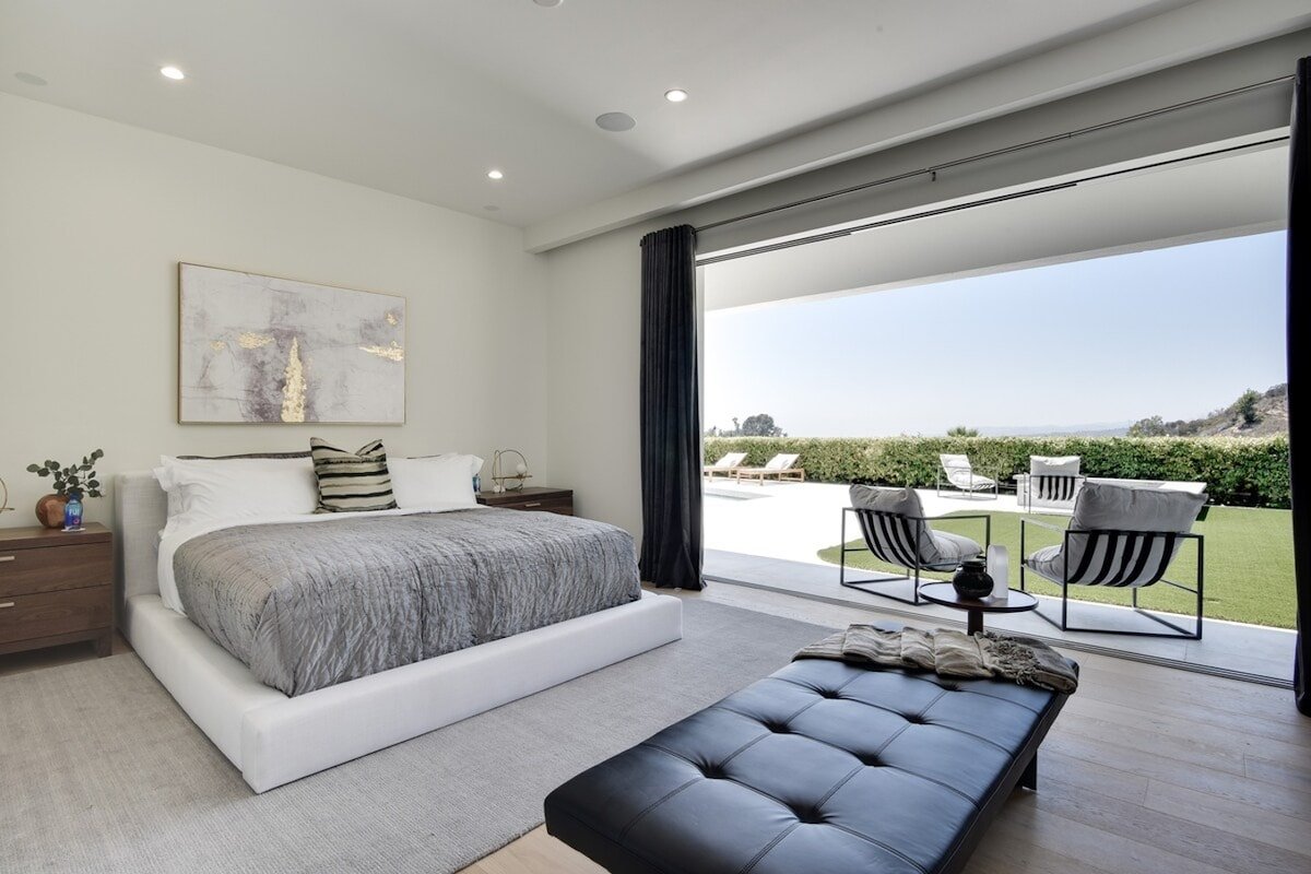 Vista Modern gallery image 3