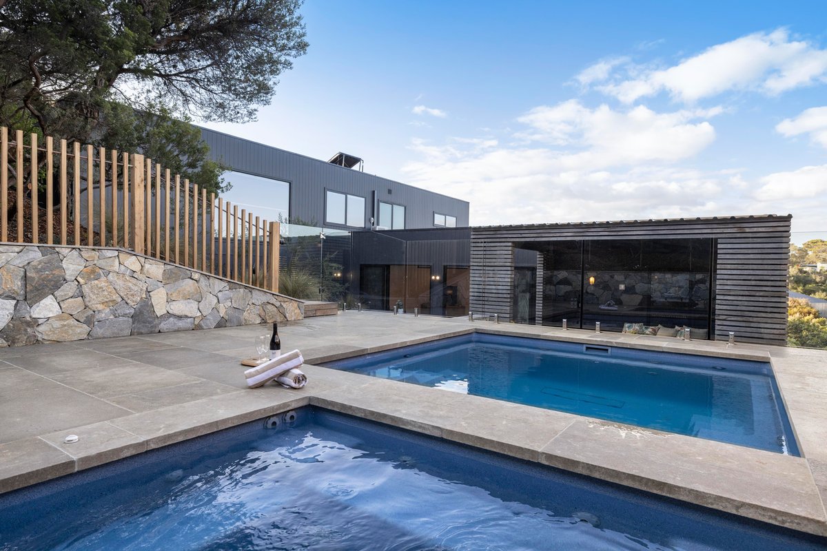 Ocean Beach Retreat–Contemporary Rye Accommodation