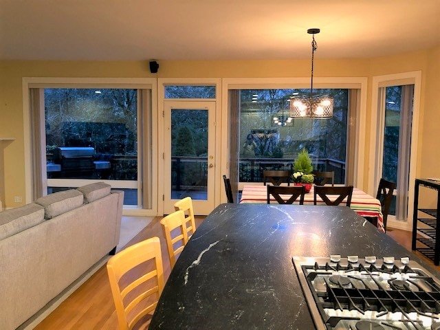 Charming home in safe beautiful area – fenced yard gallery image 4