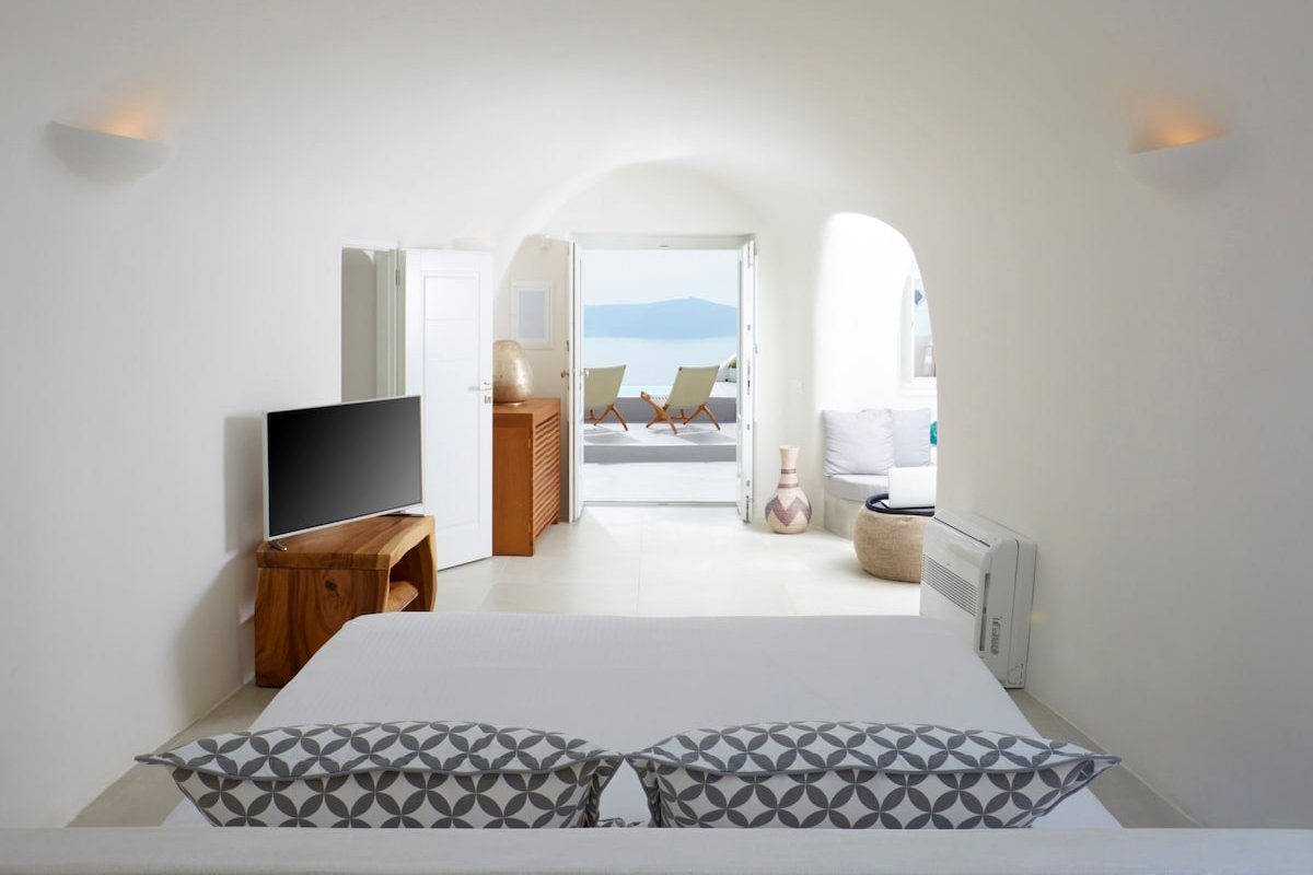 Villa Aura, 3 bedms, heated pool, jacuzzi gallery image 5