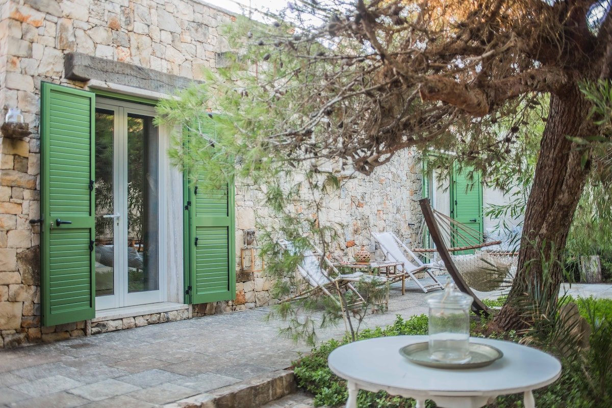 Beachfront Villa & Villa grande, immerse nel verde gallery image 5