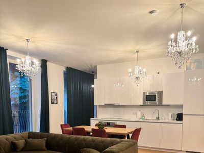 Elegant Escape: 3 BRs, Near Museums & Parliament