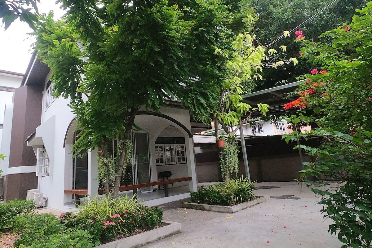 Suttisan 独立大花园别墅五卧三卫+獨立保姆間，近地铁、网红火车夜市 gallery image 5