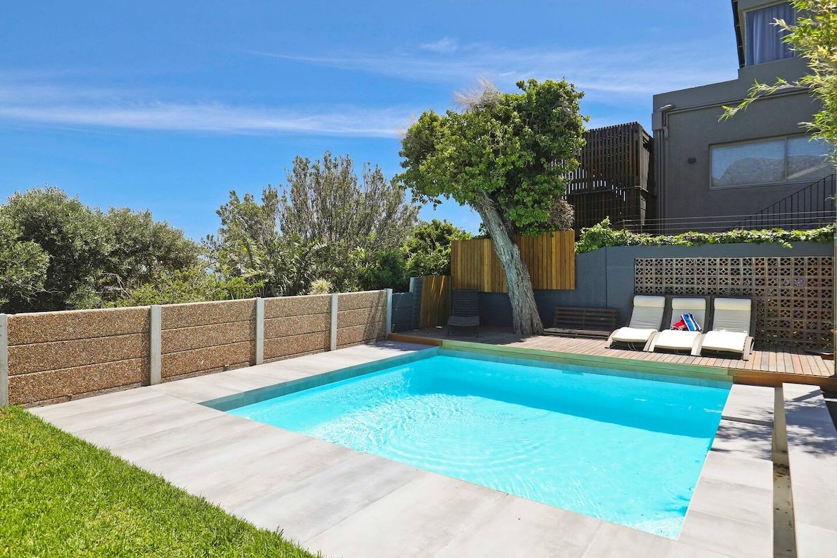 Spacious Camps Bay chic gallery image 4