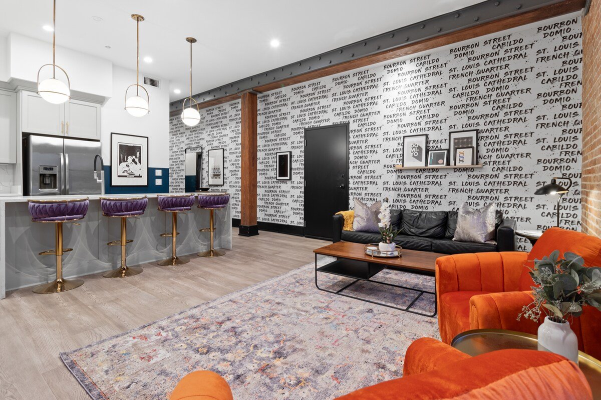 HUGE Downtown 4BD/4BA with 2 Queen Sleeper Sofas! gallery image 5