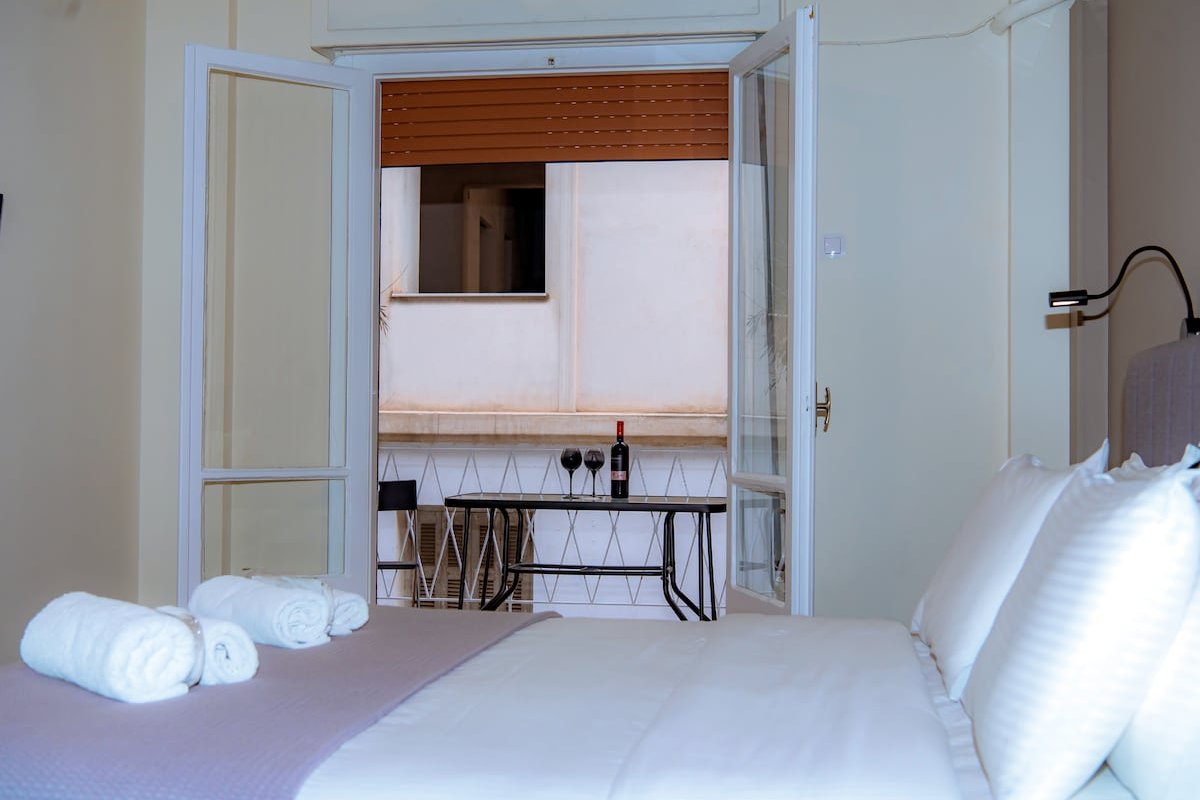 Plaka Apartment gallery image 4