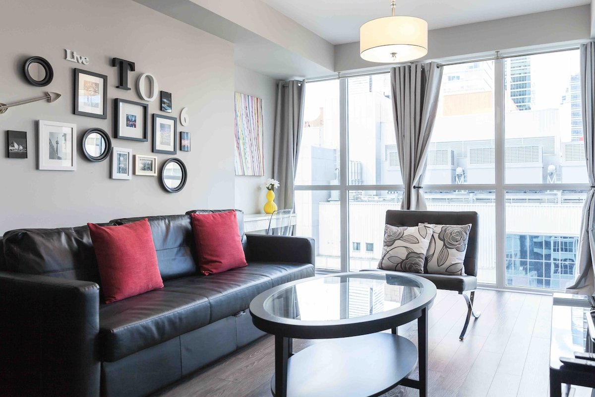 5 Star Location-CN Tower View-Parking gallery image 4