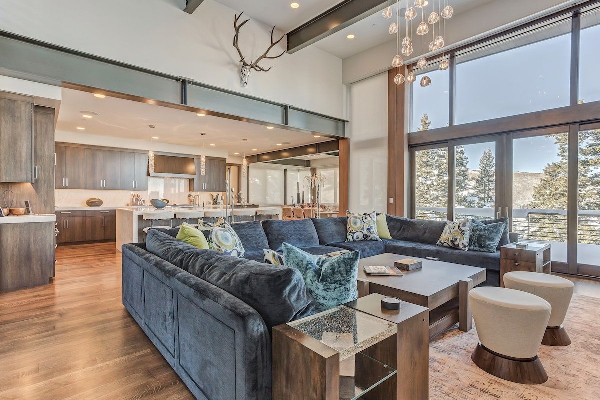 Stein Eriksen Residences Private Six Bedroom Home gallery image 3