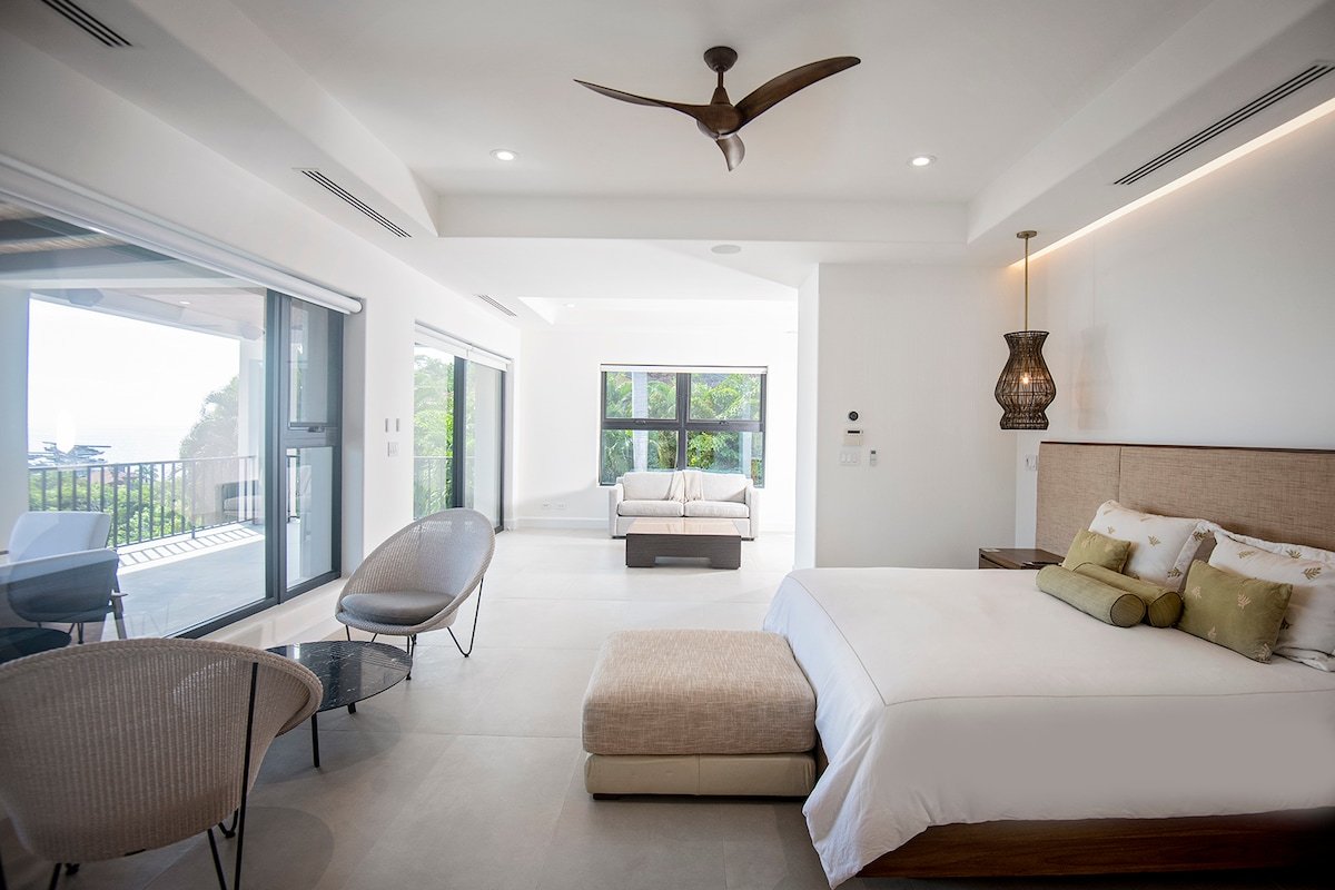 Luxury Villa with Captivating Ocean Views gallery image 4