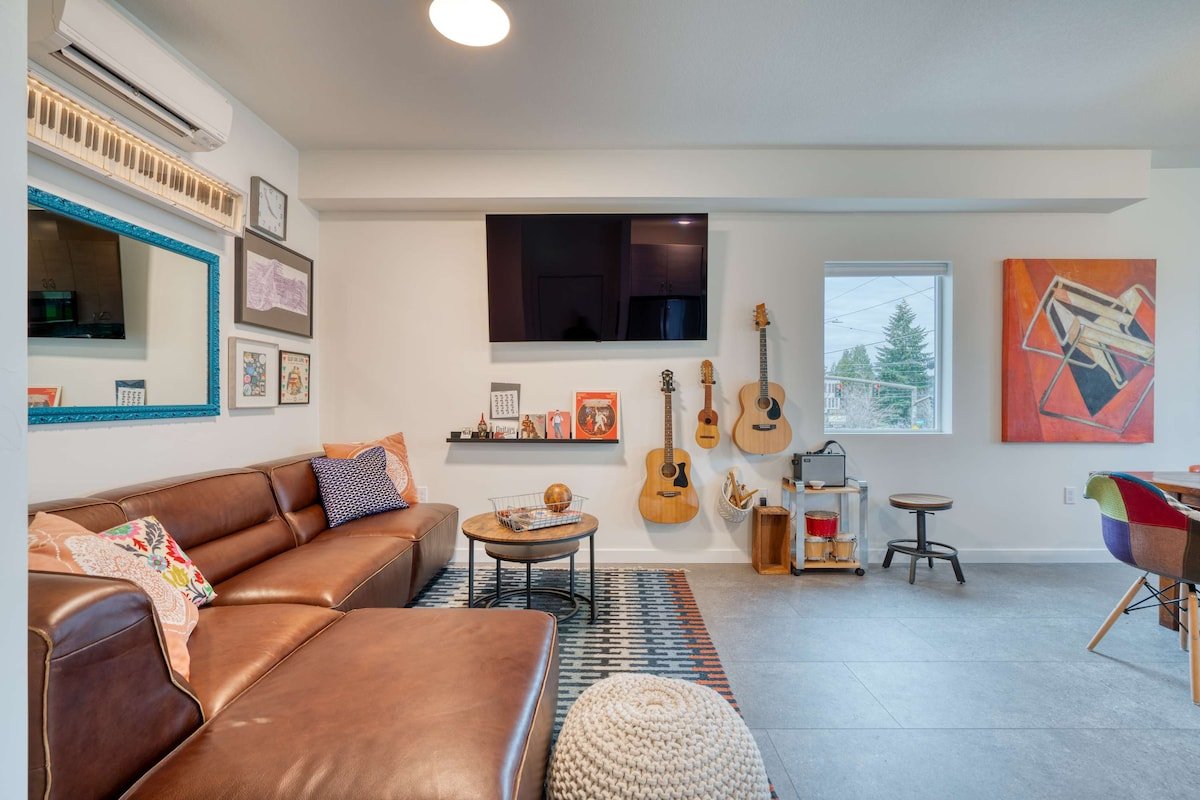 Luxury Penthouse – Rooftop Deck – 2BR – AC gallery image 5