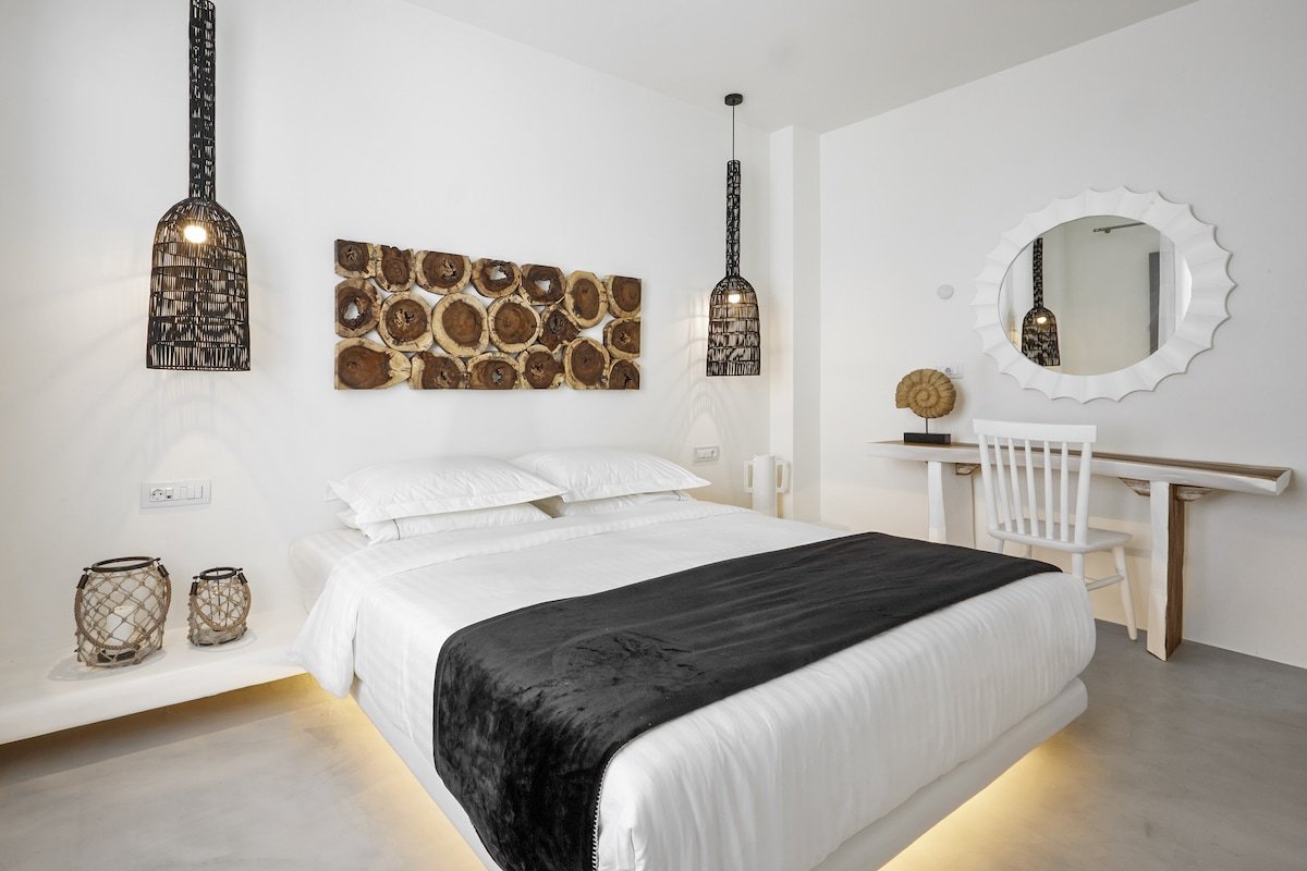 Eolia Kamari Villa gallery image 2