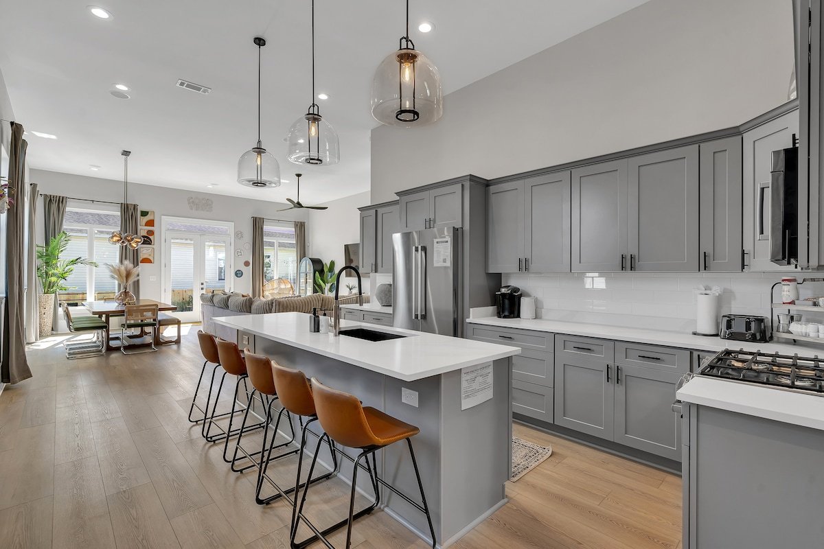 5 BR, Minutes to French Quarter & Superdome | Pool gallery image 3