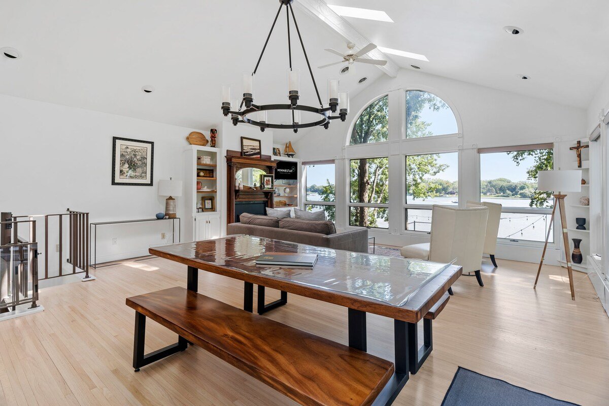 MINNeSTAY* Villa de Lago | Waterfront gallery image 5