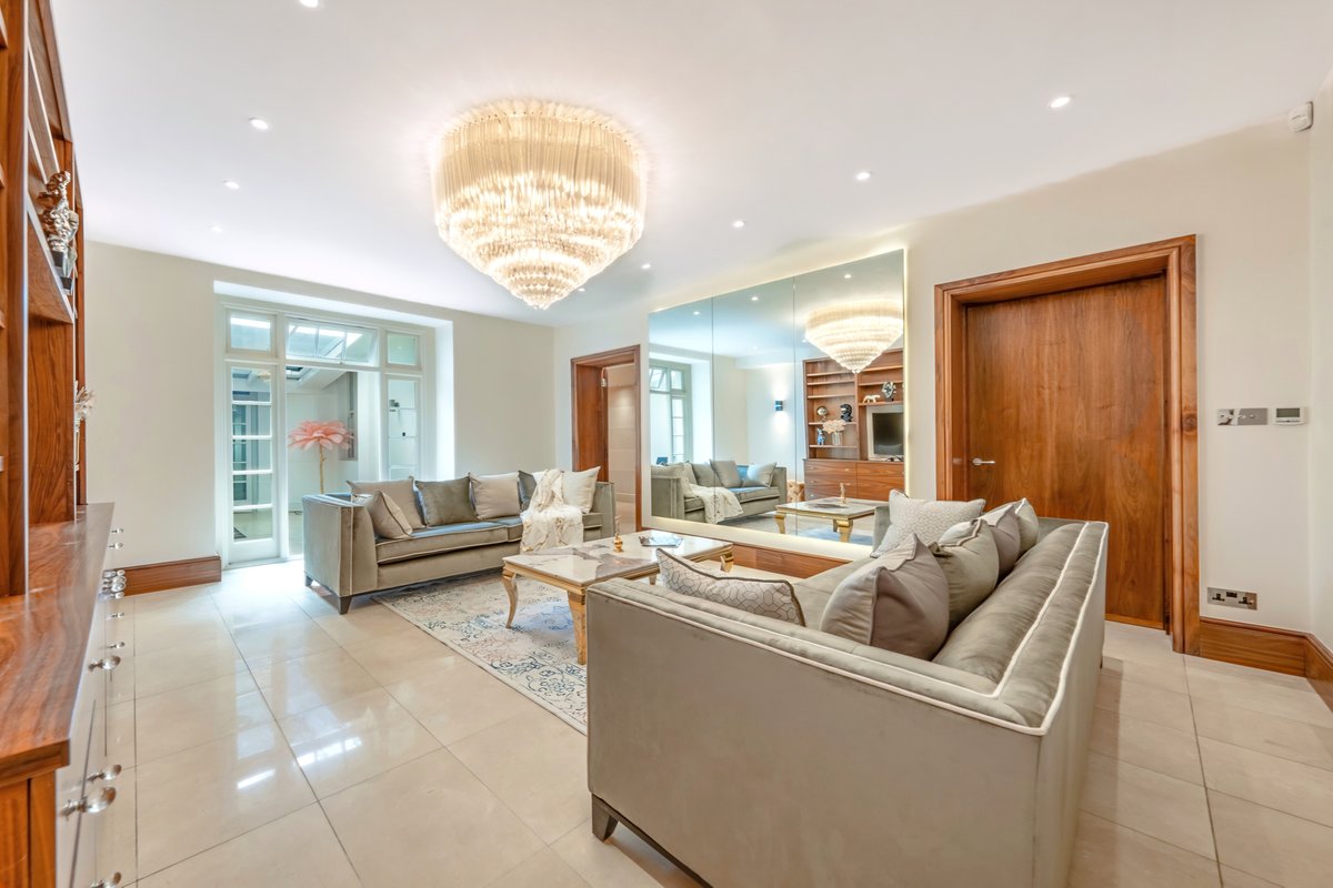 250 SqM MEGA MANSiON