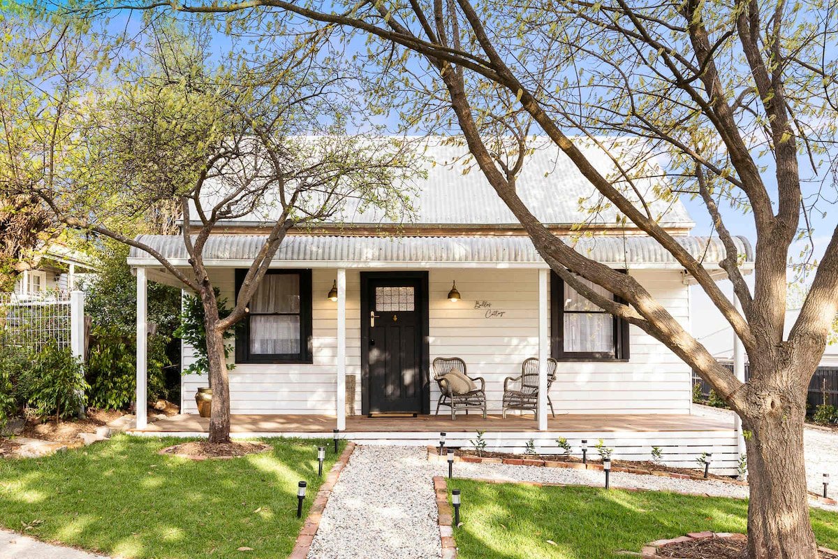 Bella’s Cottage Yarra Valley | Spa & Sauna gallery image 4