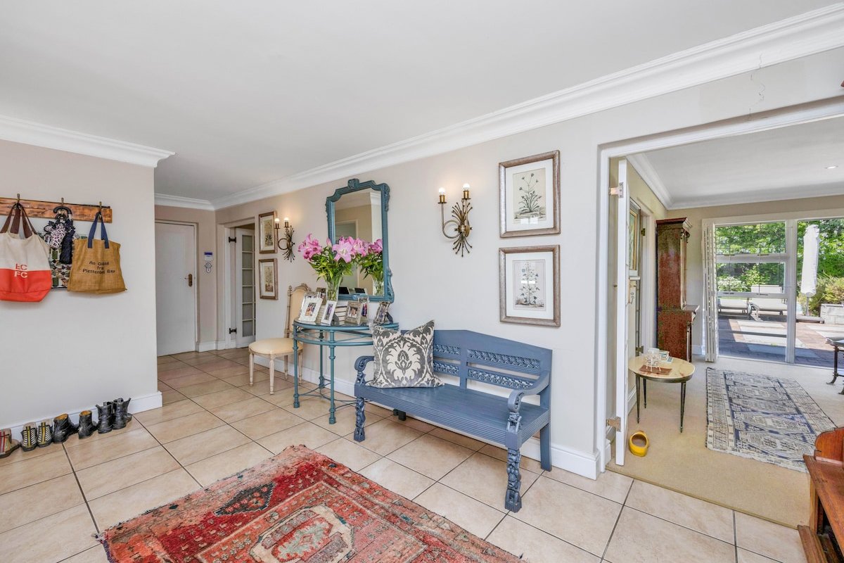 Captivating Constantia Home – Cape Luxury Stay gallery image 3