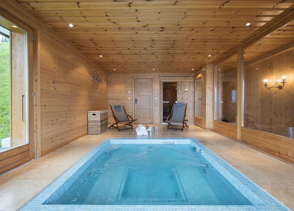 Luxury Swiss Chalet 50m from Piste gallery image 2