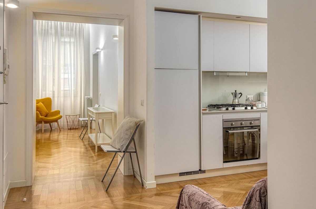 Spanish Steps Prestige Apartment – City Center gallery image 5