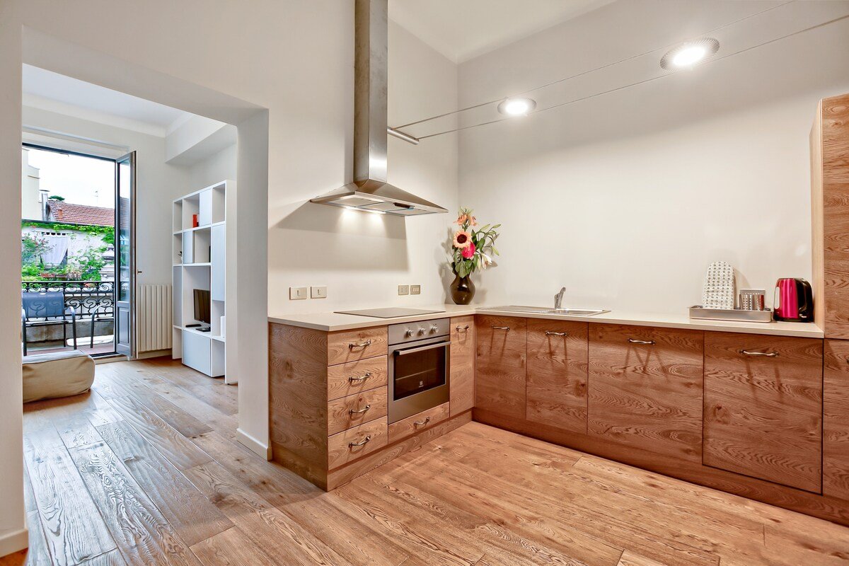 Elegant penthouse with terrace! WIFI, A/C! gallery image 4