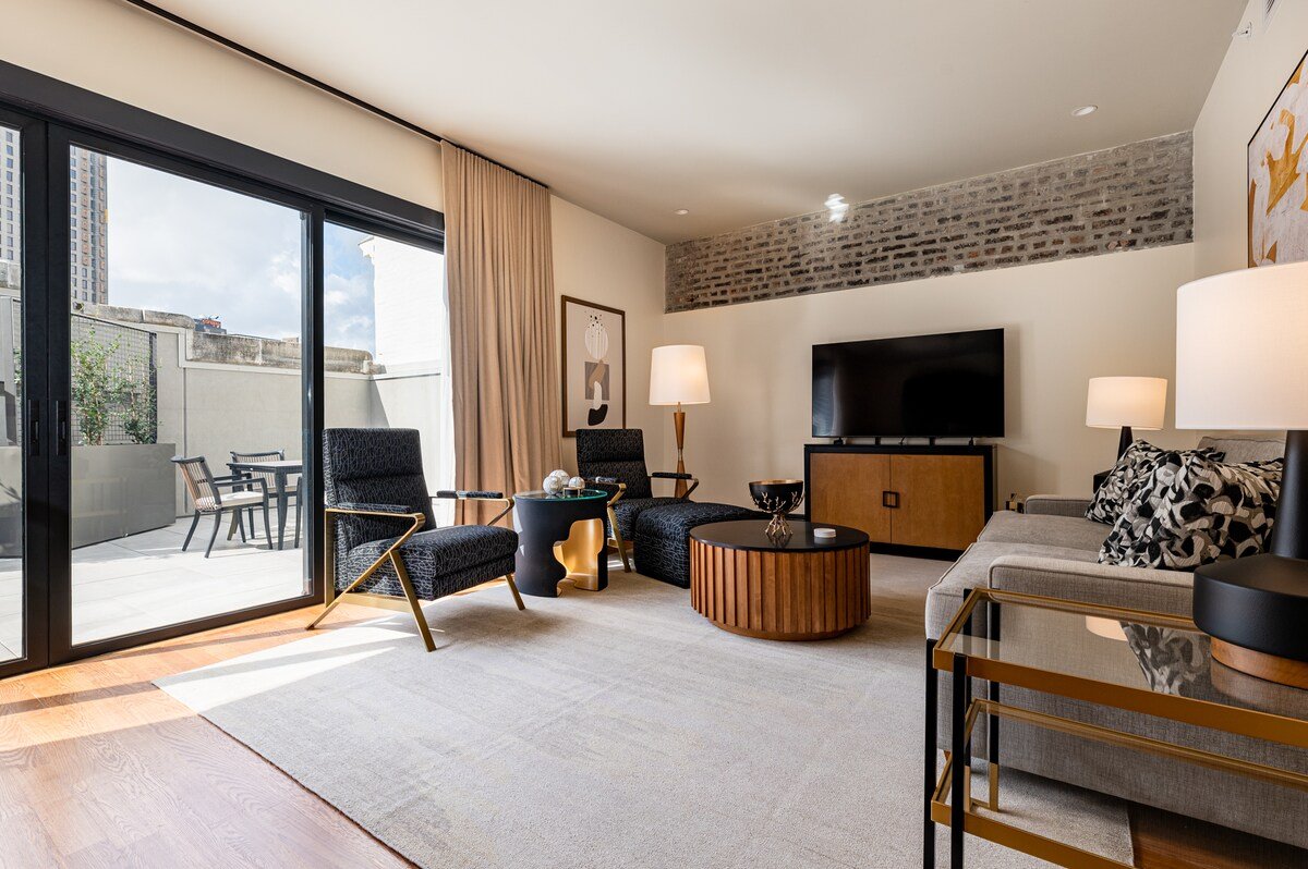 3BR Lavish Penthouse + Patio | Mayfair Hotel gallery image 4