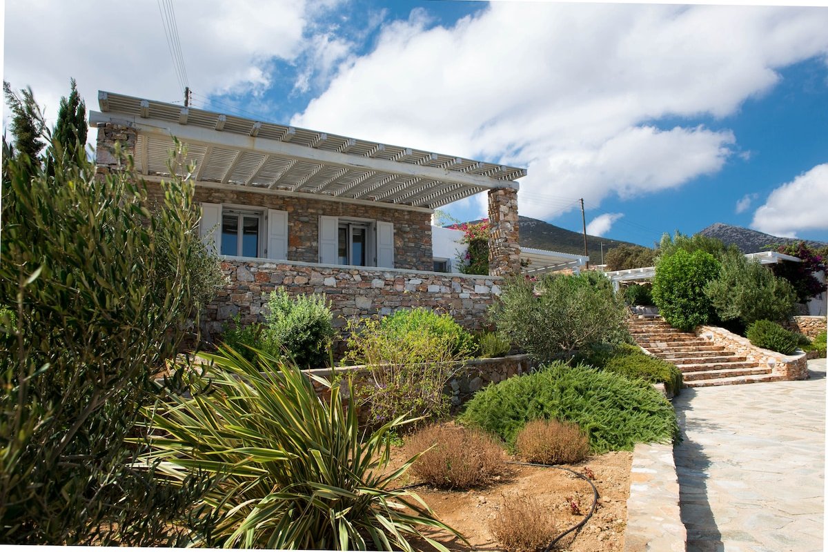Unique Cycladic getaway villa, Sifnos gallery image 3
