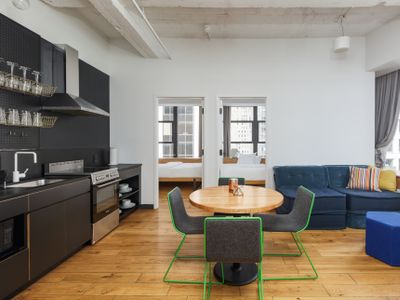 4 Bedroom Premium Gourmet | Placemakr Wall Street