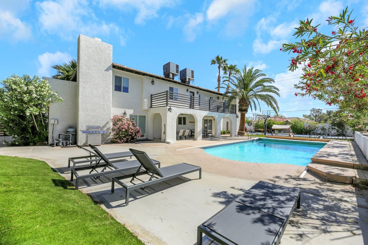 Ultimate Family Getaway Pickleball Heated Pool gallery image 4