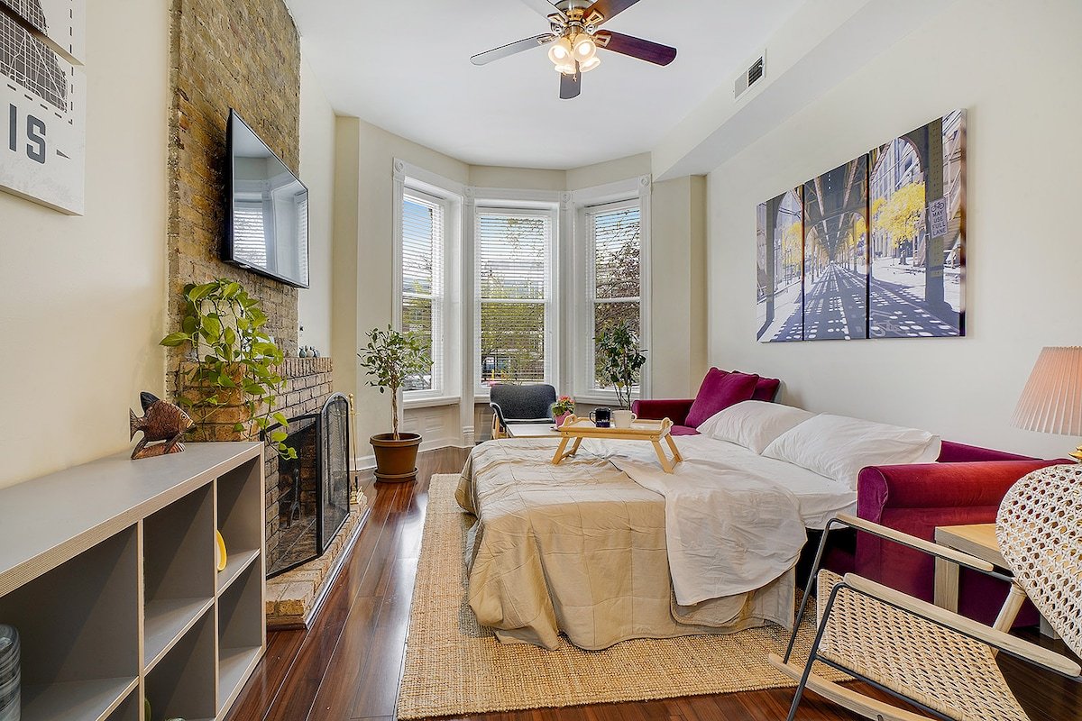 Pets OK | Walk Score 95 | Desk | 1,750ft² |W/D gallery image 3