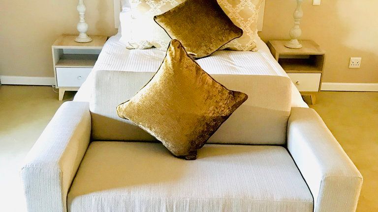Mount Shekinah Country Hotel Ostrich Suite