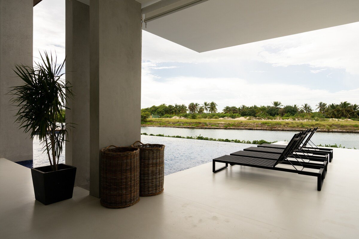 Luxury Retreat: Stunning Villa Cap Cana gallery image 4