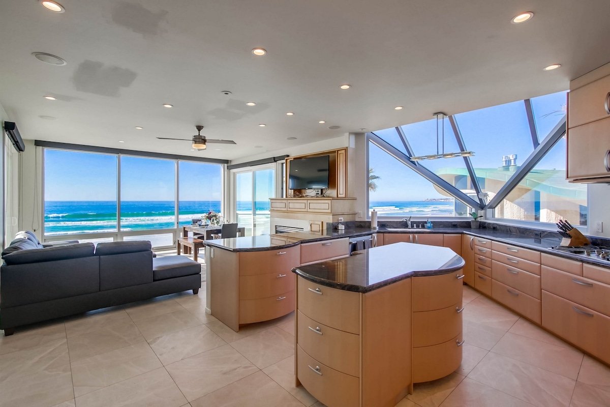 Beachfront Paradise – Ocean Palms Penthouse gallery image 3