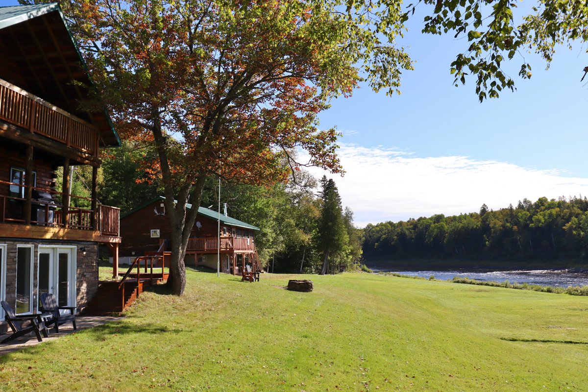 Black Rapids Retreat – 2 Lodges w/ hot tub & sauna